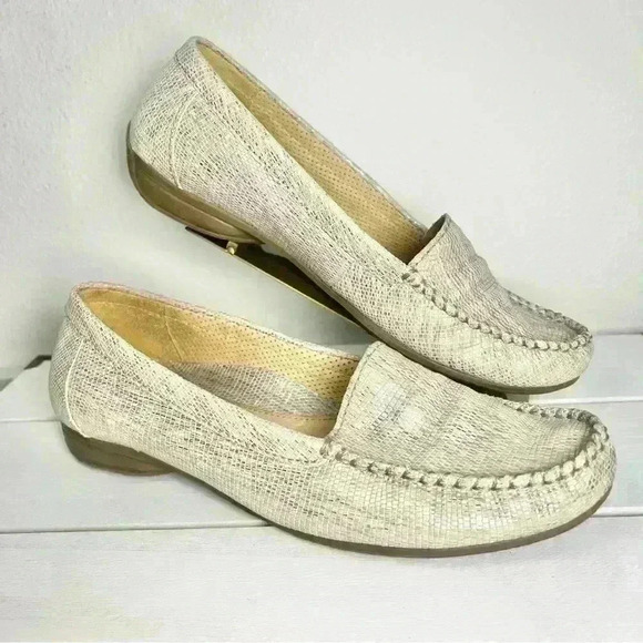 Gabor Women’s Metallic Handmade Moccasin Size 8 1/2 US (UK sizing 6) - Picture 1 of 12